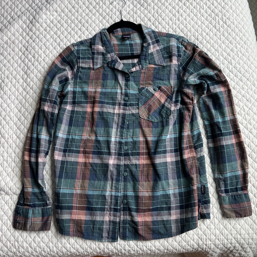 Patagonia Blue and Green Casual Button Down Shirt
